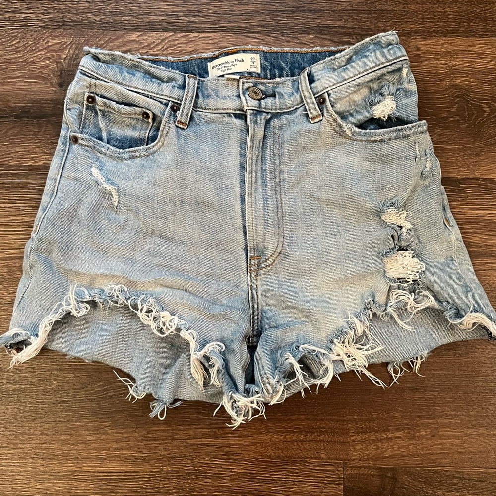 Abercrombie Curve Love High Rise 4 inch Mom Shorts